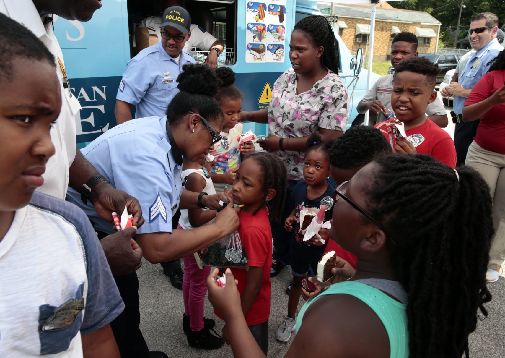 St. Louis police officers reach out to community